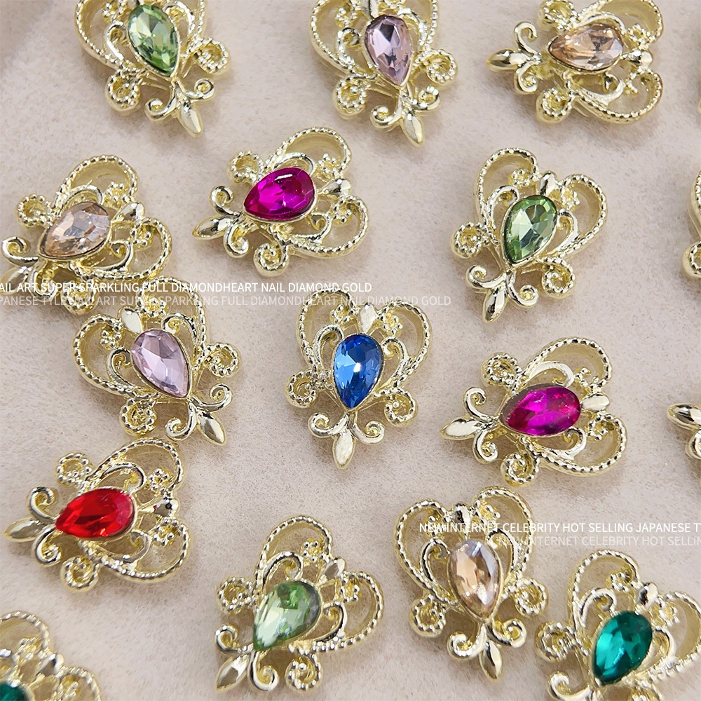 เครื่องประดับทําเล็บโลหะผสม Super Flash Diamond Hollow Heart Golden Scepter Nail Diamond – โปรปัง