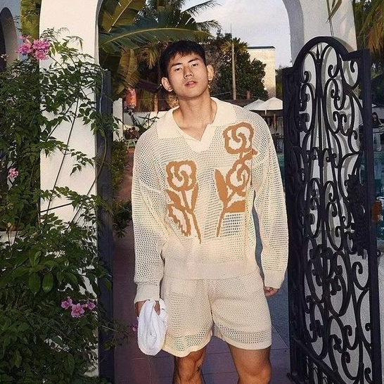 เทียนเลซีเว่ย ใหม่ผู้ชายออกแบบกลวงออกเสื้อถักแฟชั่นแบรนด์อารมณ์ผู้ชายเสื้อลําลองออกแบบ