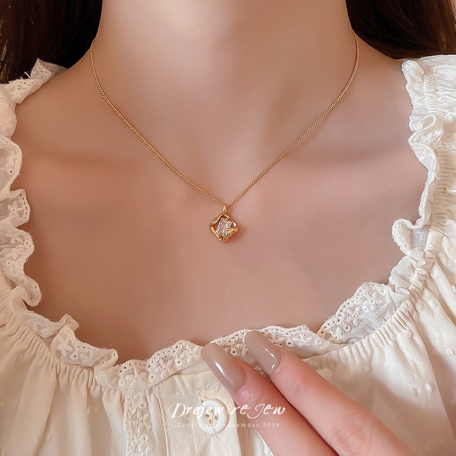 DREJEW 18k ทองแท้เคลือบด้วยไฟฟ้า zircon สร้อยคอสี่เหลี่ยมกลวงหรูหรา high-end clavicle chain retro niche สร้อยคออเนกประสงค์ - รูปที่ 5