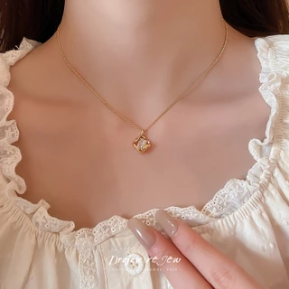 DREJEW 18k ทองแท้เคลือบด้วยไฟฟ้า zircon สร้อยคอสี่เหลี่ยมกลวงหรูหรา high-end clavicle chain retro niche สร้อยคออเนกประสงค์