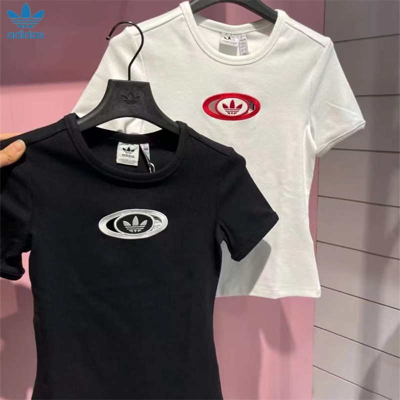 ADIDAS อาดิดาส ผ้าฝ้าย 100% ปักโลโก้เสื้อยืดสั้นของผู้หญิงสลิมฟิตเซ็กซี่สั้นด้านบน