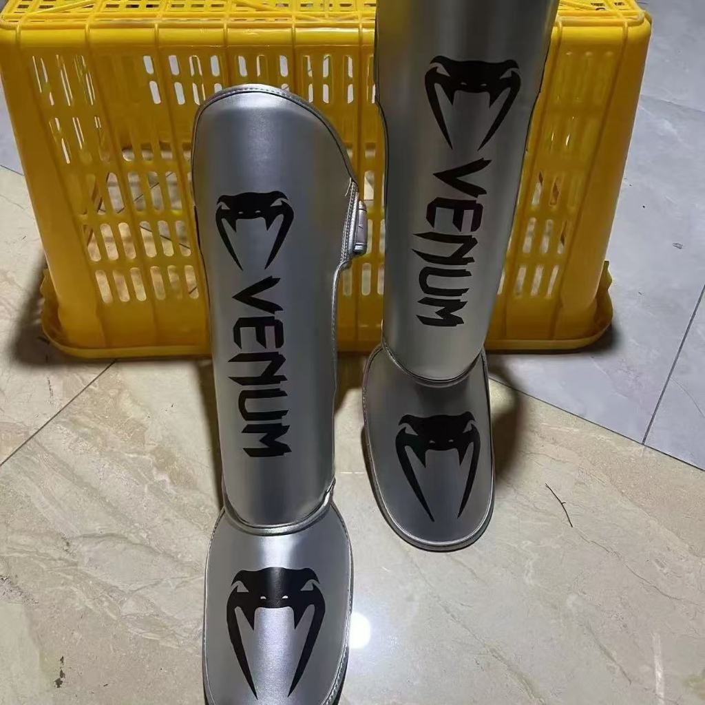 จัดส่งด่วน~ สนับขาสำหรับการต่อสู้มวยไทยซันดา สนับแข้งเด็ก สนับขาสำหรับการแข่งขันที่มีส่วนหน้าเท้าหนา