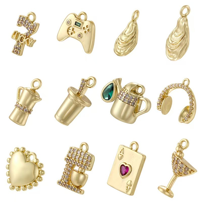 18K Golden Plated Zirconia จี้โลหะเครื่องดื่มโป๊กเกอร์น่ารักเครื่องประดับของผู้หญิงทําอุปกรณ์เสริม