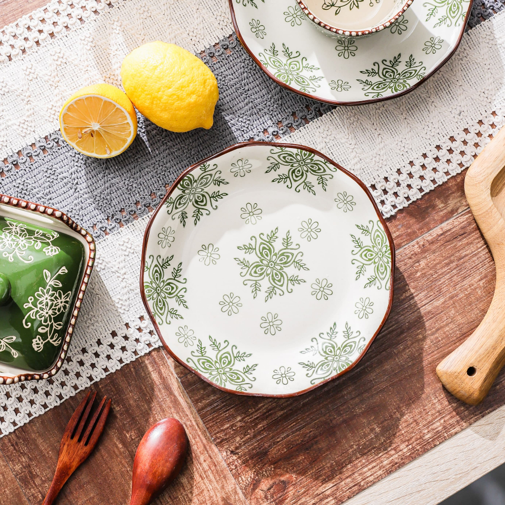 HongDian จานเซรามิก ceramic porcelain plate เข้าเตาอบได้ ใช้กับ microwave oven และเครื่องล้างจานได้ ทนความร้อนสูง ทำความสะอาดง่าย วัสดุคุณภาพ ปลอดภัยต่ออาหาร จานอบมีหูจับสองข้าง ถาดปลา ถาดเสิร์ฟ ถาดยาว สไตล์วินเทจ ลายดอกไม้ งานเพนท์มือ underglaze ราคา ถูกที่สุด ดีลบีเคเค แกลเลอรีภาพที่ 6