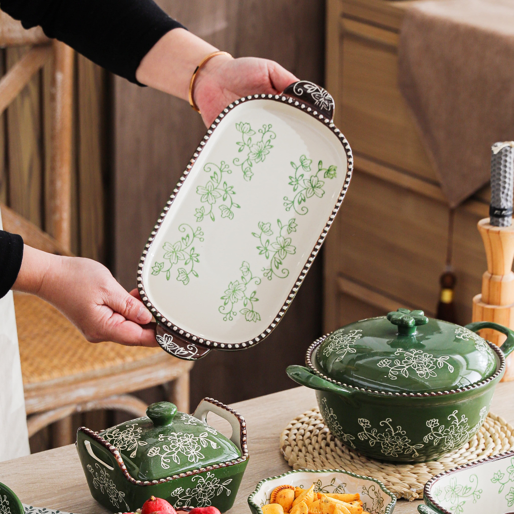 HongDian จานเซรามิก ceramic porcelain plate เข้าเตาอบได้ ใช้กับ microwave oven และเครื่องล้างจานได้ ทนความร้อนสูง ทำความสะอาดง่าย วัสดุคุณภาพ ปลอดภัยต่ออาหาร จานอบมีหูจับสองข้าง ถาดปลา ถาดเสิร์ฟ ถาดยาว สไตล์วินเทจ ลายดอกไม้ งานเพนท์มือ underglaze ราคา ถูกที่สุด ดีลบีเคเค