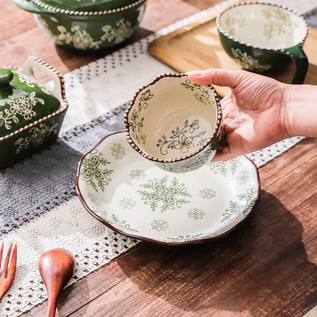 HongDian จานเซรามิก ceramic porcelain plate เข้าเตาอบได้ ใช้กับ microwave oven และเครื่องล้างจานได้ ทนความร้อนสูง ทำความสะอาดง่าย วัสดุคุณภาพ ปลอดภัยต่ออาหาร จานอบมีหูจับสองข้าง ถาดปลา ถาดเสิร์ฟ ถาดยาว สไตล์วินเทจ ลายดอกไม้ งานเพนท์มือ underglaze ราคา ถูกที่สุด ดีลบีเคเค แกลเลอรีภาพที่ 8