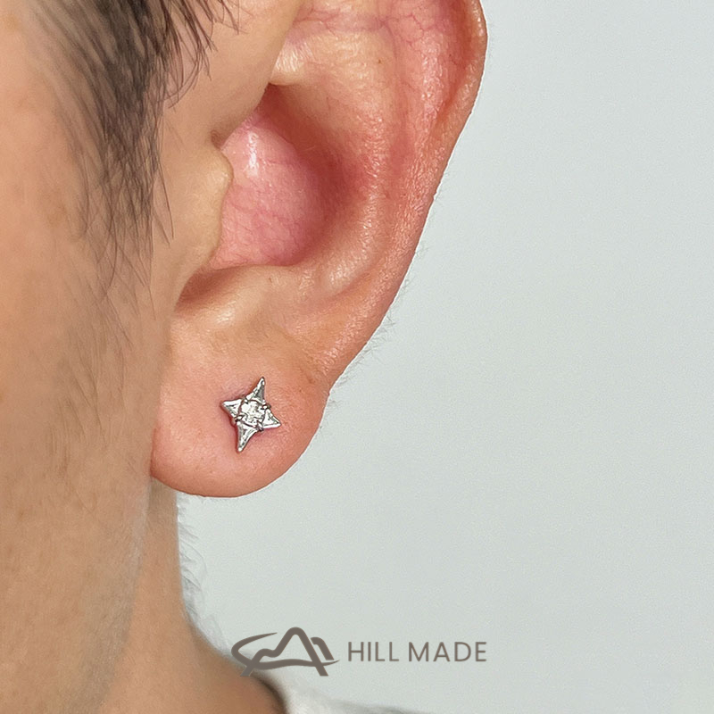 Four Pointed Star เกลียวต่างหูสําหรับผู้ชายและผู้หญิง/ต่างหูออกแบบที่ไม่ซ้ํากัน/ป้องกันภูมิแพ้ไม่ซีดจาง/ลําลองสวมใส่ HME21