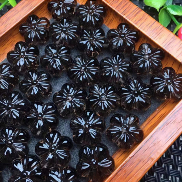 น้ําแข็งธรรมชาติ Obsidian ห้ากลีบดอกไม้แกะสลักชิ้นเครื่องประดับน่ารักอุปกรณ์ diy Simple All-Match ของขวัญ