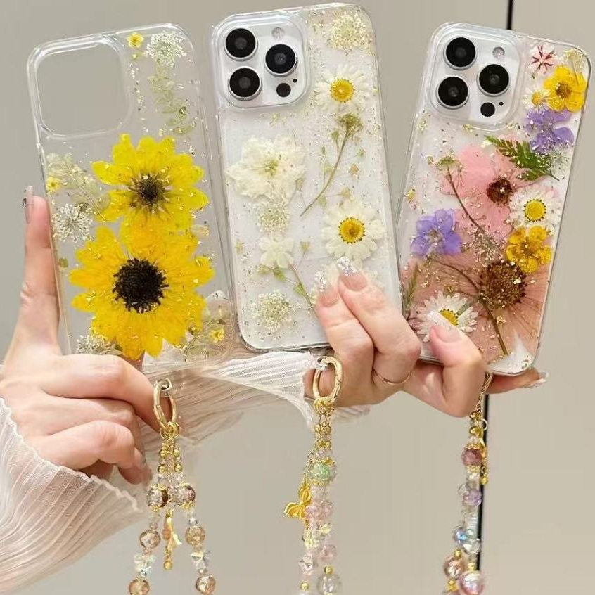ดอกไม้จริงGlitterสําหรับiPhone16 15 14 13 12 11 Pro Max XS Max XR 7 8 6 Plus Miniที่ถอดออกได้สร้อยข้อมือดอกเบญจมาศดอกไม้แห้งShineฝาครอบกล้องป้องกันClear Shell