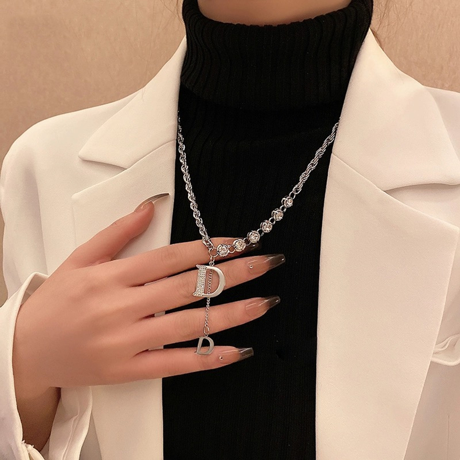 D สร้อยคอตัวอักษรหรูหรา Niche สไตล์ใหม่เสื้อกันหนาว High-End Clavicle Chain