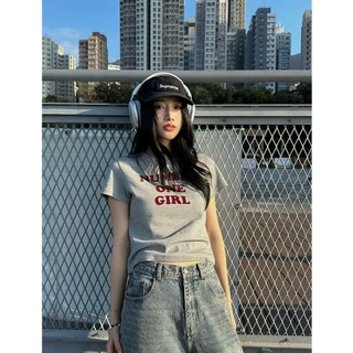 Suitcute A135 เสื้อยืดสีขาวตัวอักษร คอกลม สไตล์เกาหลี