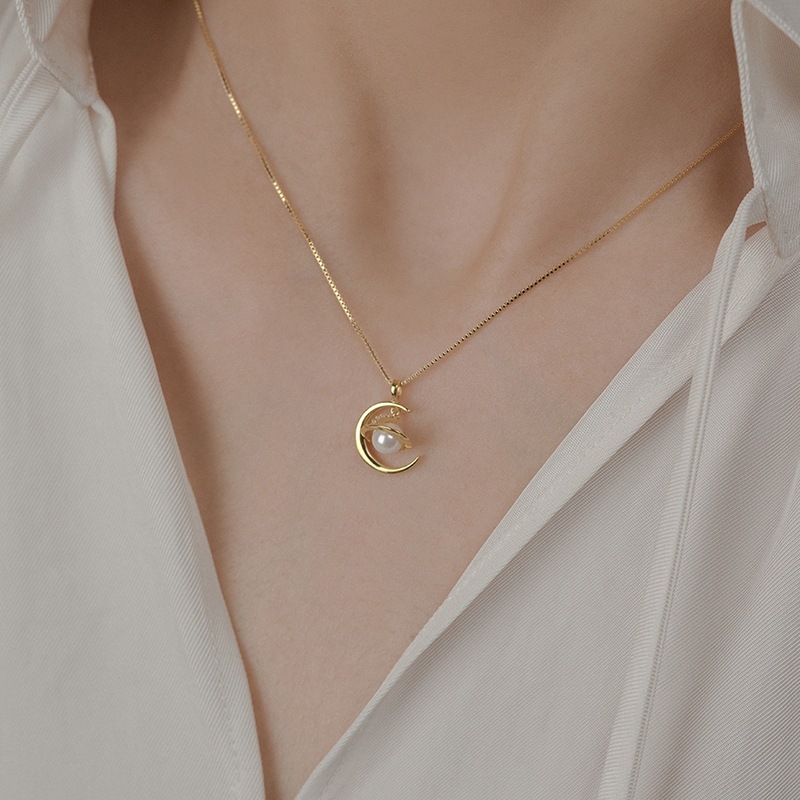 [GG] สร้อยคอจี้พระจันทร์ดาวเคราะห์สไตล์ใหม่ 18K Gold-Plated Titanium Steel Ladies Clavicle Necklace