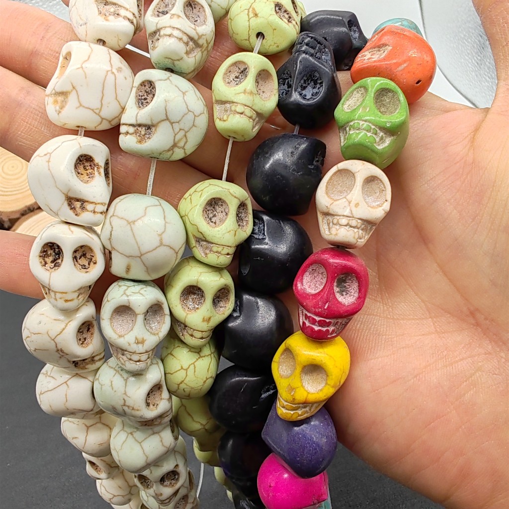 One Strand แฟชั่นสีขาว/สีฟ้า/สีเขียว/ผสม Howlite หินแกะสลัก Skull ลูกปัดหลวมประมาณ 18*17*14 มม.tb1006