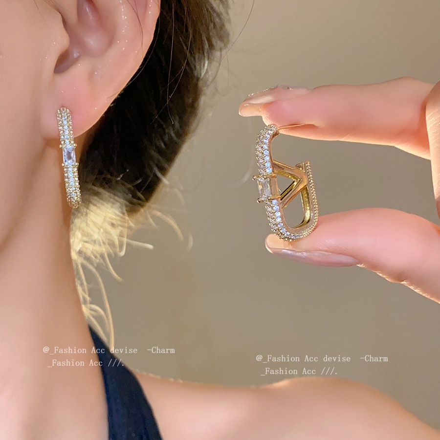 18เค ทองแท้ชุบด้วยไฟฟ้าเข็มเงินเพทายหมูจมูกหูกระดุมสไตล์เกาหลีแฟชั่นและเรียบง่ายต่างหูที่มีแสงหรูหราและความรู้สึกระดับไฮเอน
