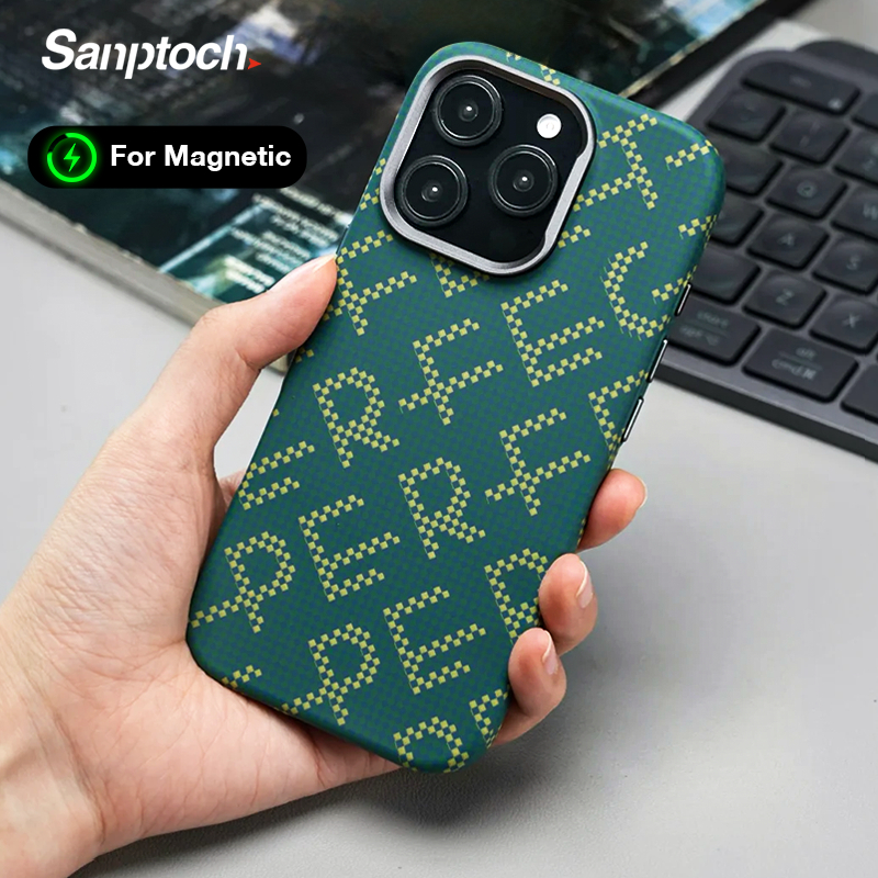 Sanptoch สําหรับแม่เหล็กเรียบง่ายคาร์บอนไฟเบอร์เคสโทรศัพท์สําหรับ iPhone 18 17 / 16 / 15 Pro Max Matte Letter Pixel กันกระแทกปกแข็ง Slim Skin-friendly ปลอกป้องกัน