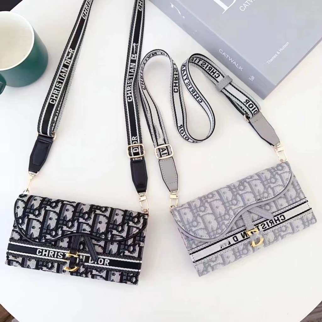 D Home Card Holder ผ้าพันคอผ้าไหม Lanyard เหมาะสําหรับ iPhone17Pro max แฟชั่นเคสโทรศัพท์16 15pro 14 ผู้หญิง 13 12 11pro maxหนังพลิกกรณี