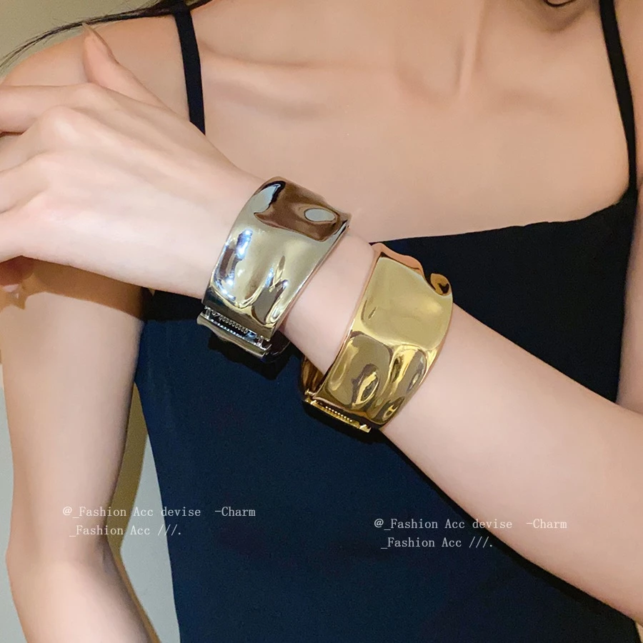 ขายส่งสร้อยข้อมือเปิดโลหะจีบผิดปกติ, ยุโรปและอเมริกาแสงหรูหราระดับไฮเอนด์สไตล์สายรัดข้อมือ, ซอกและส่วนบุคคลอุปกรณ์อเนกป