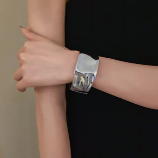 ขายส่งสร้อยข้อมือเปิดโลหะจีบผิดปกติ, ยุโรปและอเมริกาแสงหรูหราระดับไฮเอนด์สไตล์สายรัดข้อมือ, ซอกและส่วนบุคคลอุปกรณ์อเนกป