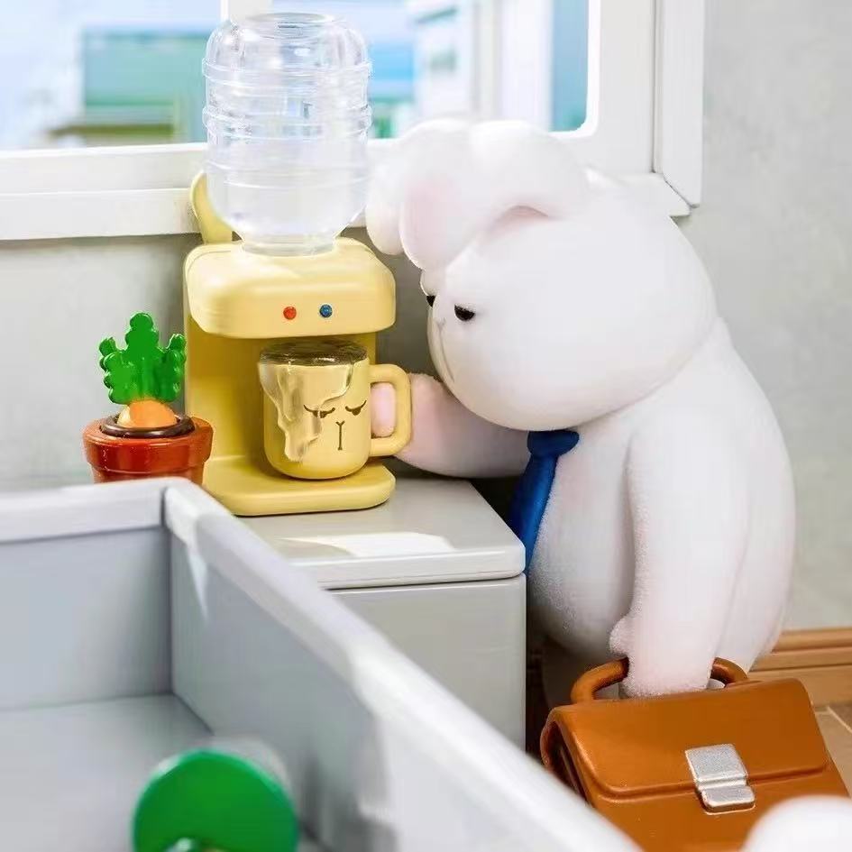 [คลังสินค้าพร้อม] กล่องปริศนากระสุน Bruce 4 ของ Monday Still Working Today Series Worker Gift Figure