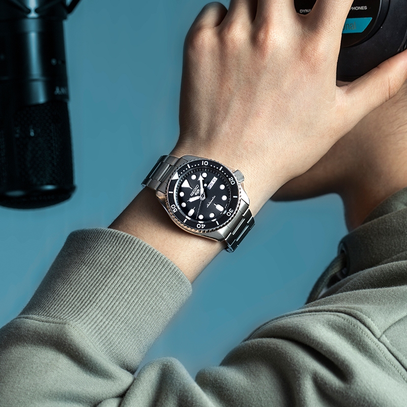 นาฬิกาผู้ชาย  ของแท้ นาฬิกาข้อมือ Seiko 5 Sports GMT เครื่องศูนย์ไทย พร้อมกล่อง seiko นาฬิกา SEIKO 5 SPORT