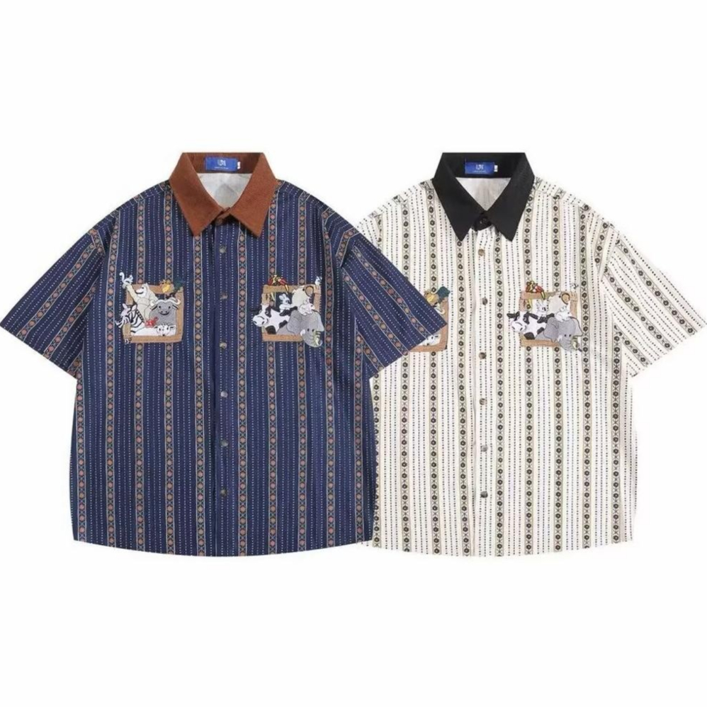 PannoFluxus เสื้อเชิ้ตแขนสั้นใหม่ แถบแนวตั้งย้อนยุคญี่ปุ่น ปักลายการ์ตูน สไตล์เป็นกลาง