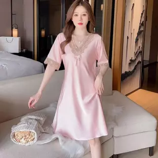 ผ้าไหมบางแขนสั้นลูกไม้ บ้าน ชุดนอนเซ็กซี่ชุดนอนสไตล์ใหม่ขนาดใหญ่หลวมคอวีกระโปรงยาว40-80กิโลกรัมสุภาพสตรีเสื้อผ้าชุดนอนผ้าไหมน้ําแข็ง