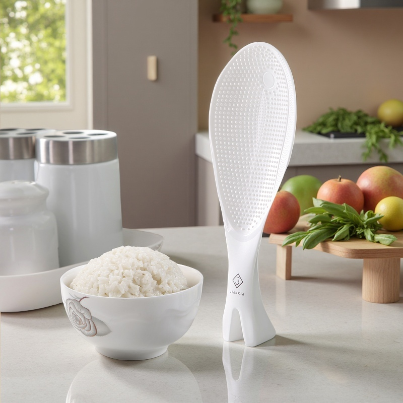ทัพพีตักข้าวพลาสติก - ไม่ติดข้าวและทนความร้อน | Non-Stick & Heat-Resistant Rice Scoop with Ergonomic Handle (Durable Plastic)