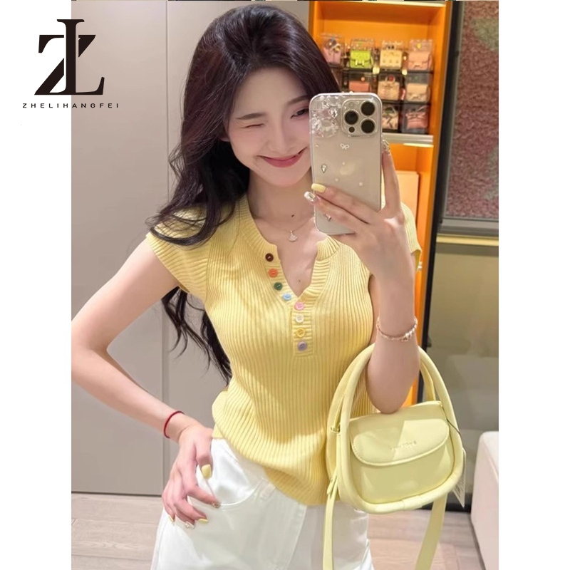 ZHELIHANGFEI   เสื้อสเวตเตอร์ถักแขนสั้นคอวีผู้หญิงปุ่มสีตกแต่งเสื้อยืดบาง ๆ