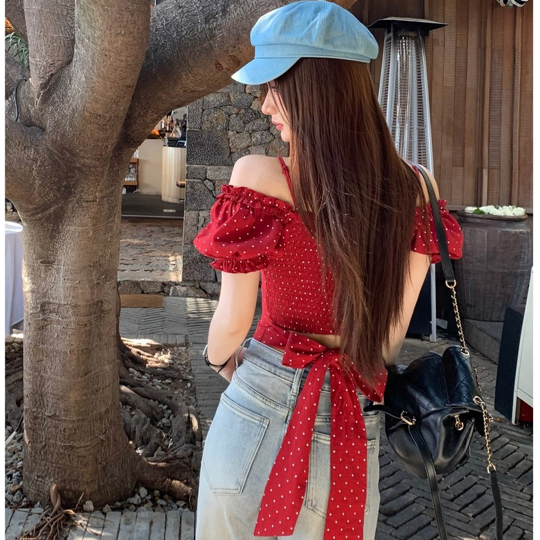 พัฟแขนปิดไหล่ด้านบนเสื้อครอปแขนสั้นสลิมฟิตลายจุดสีแดงท็อปส์อินเทรนด์สําหรับผู้หญิง