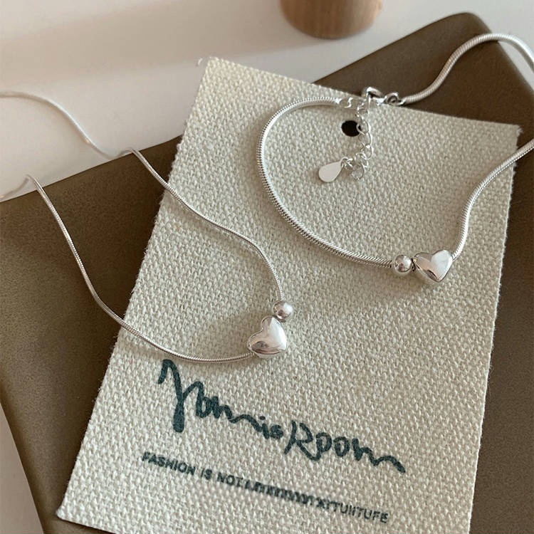 Love รอบลูกปัดสร้อยคองูสร้อยข้อมือชุดผู้หญิงสไตล์ใหม่ Simple All-Match Niche อารมณ์ Love Heart Clavicle Cha