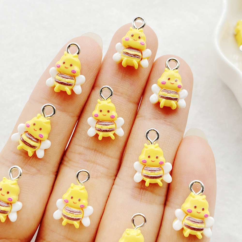 จี้ผึ้งแมลงการ์ตูนน่ารักเรซิ่น 16 ชิ้นใช้สําหรับปรับแต่งต่างหูสร้อยข้อมือพวงกุญแจ