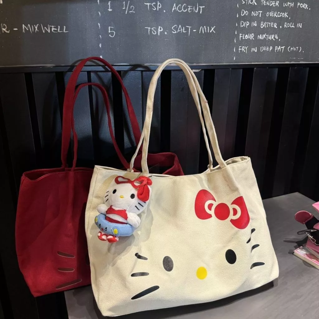 กระเป๋าผ้าใบความจุขนาดใหญ่แบบใหม่กระเป๋าโท้ท Hello Kitty และกระเป๋าสะพายถือนักเรียนน่ารัก