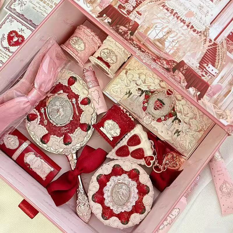 Flower Knows Strawberry Cupid Gift Box Set ของขวัญปีใหม่ Girl Gift Spring Makeup *