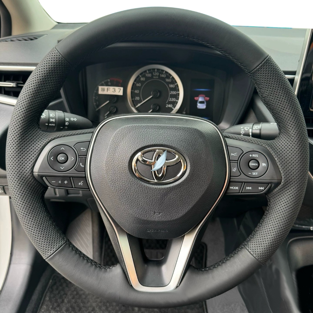 ฝาครอบพวงมาลัย Toyota Corolla Altis Hand-Sewn เหมาะสําหรับ Corolla cross Camry/Avalon/RAV4 ฝาครอบพวงมาลัยหนังแท้โดยเฉพาะล้อมรอบกันลื่น
