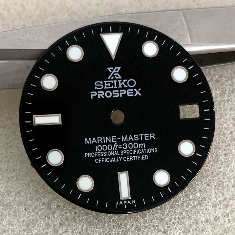 28.5 มม.สีเขียวส่องสว่างสีดําเคลือบพื้นผิวนาฬิกา Dial สําหรับญี่ปุ่น NH35/NH36 การเคลื่อนไหว