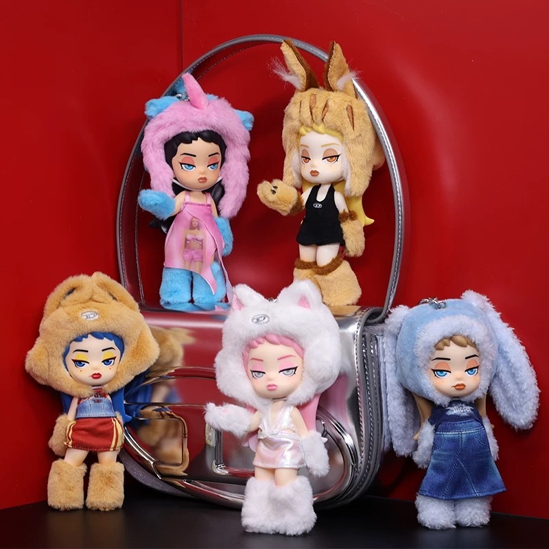 DIESEL x Dolores อุปกรณ์ตกแต่งกระเป๋าจี้ตุ๊กตารุ่นลิมิเต็ด