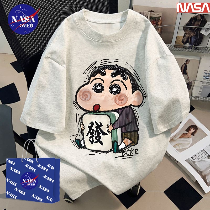 【พร้อมส่ง】🔥NASA เสื้อยืดผ้าฝ้าย แขนสั้น ใส่ได้ทั้งชายหญิง คอกลม ลายพิมพ์การ์ตูนมาจองและชินจัง แบบหลวม 🐾💫YG1111