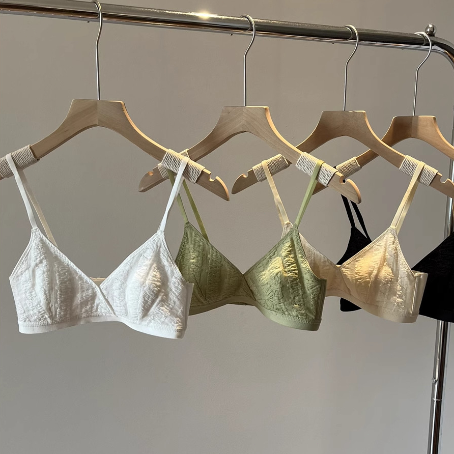 ฝรั่งเศสสามเหลี่ยมถ้วยชุดชั้นในสตรีไร้สายบางเฉียบชุดชั้นใน