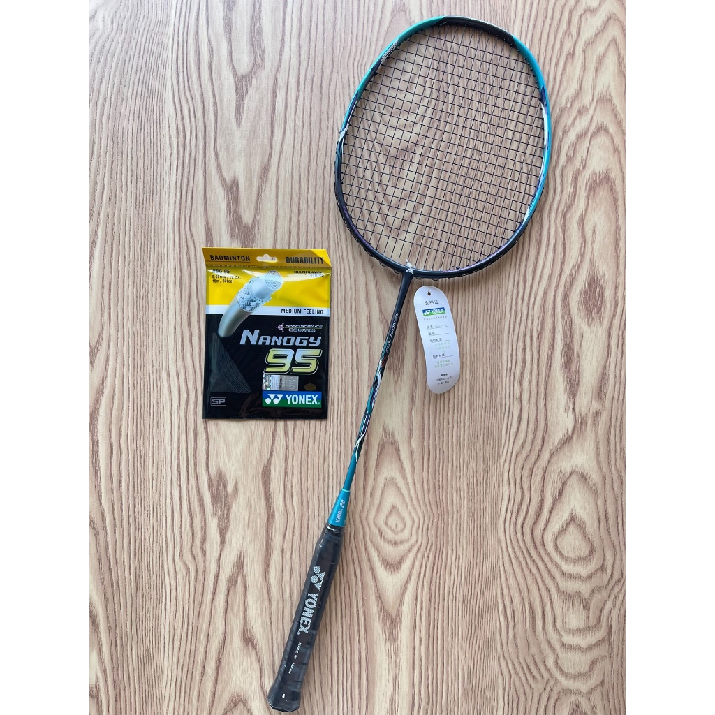 【จัดส่งในวันเดียวกัน】YONEX ไม้แบดมินตัน NANOFLARE 700 ไม้แบดมินตันคาร์บอนไฟเบอร์คุณภาพสูง NF700 4UG5