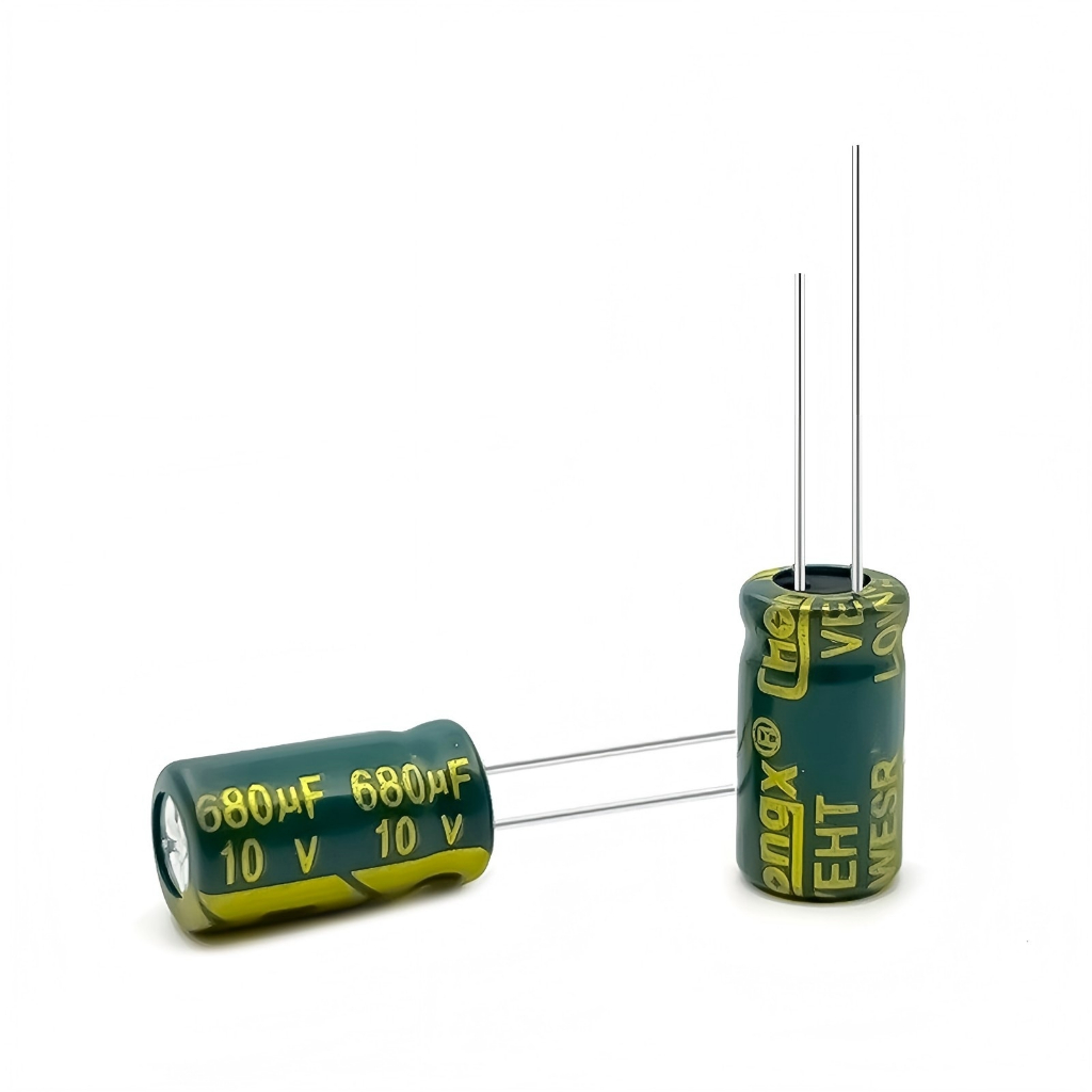 10V 680UF ความถี่สูงความต้านทานต่ํา Long Life ทนอุณหภูมิสูง In-Line Electrolytic Capacitor 680UF 10V ปริมาณ 6X12 มม. 680