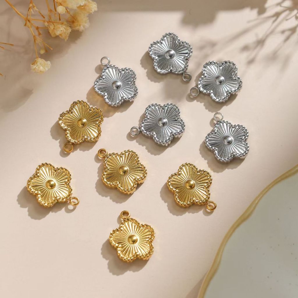 5ชิ้นสแตนเลสดอกไม้จี้โคลเวอร์จี้อุปกรณ์เครื่องประดับ ทําเอง ขายส่งไม่ซีดจาง