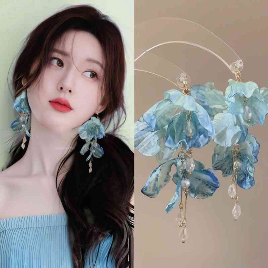 ต่างหูพู่ดอกไม้สีฟ้าซุปเปอร์นางฟ้าเฉพาะกลุ่มต่างหูโอ้อวดต่างหูสไตล์วันหยุดหวาน