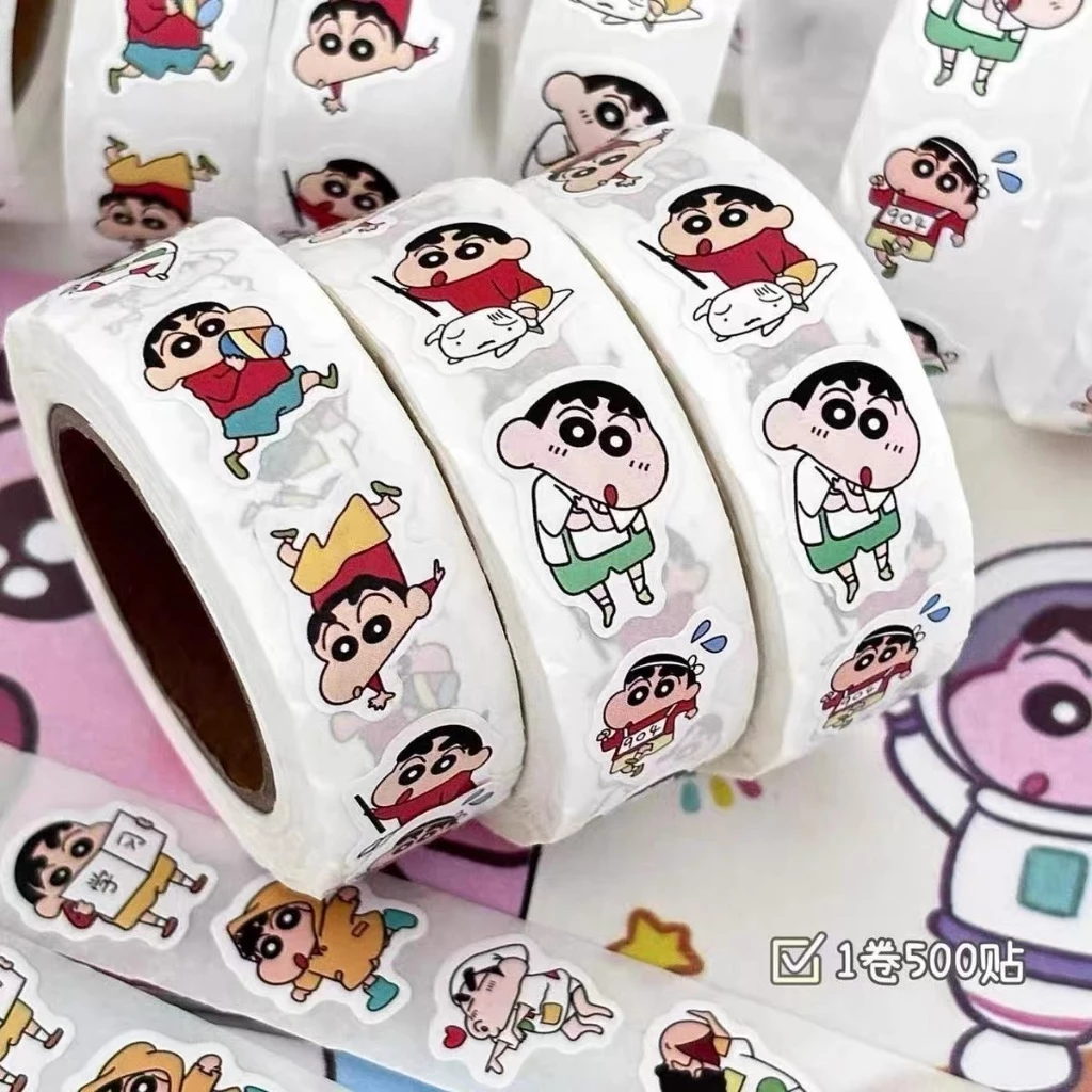 สติกเกอร์ 500 สติกเกอร์ม้วนชินจัง เทปกาวการ์ตูน เทปกาวในตัว ตกแต่งบัญชีมือมือถือ เทปปิดผนึกจุด เครื่องเขียนสร้างสรรค์ รางวัลของขวัญ อุปกรณ์นักเ
