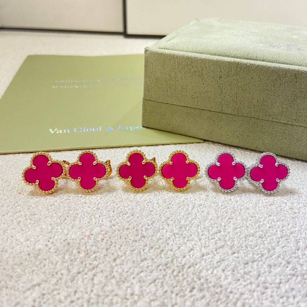 2025 Classic New Plum Red Four-leaf Clover Ear Pat Ear Clip