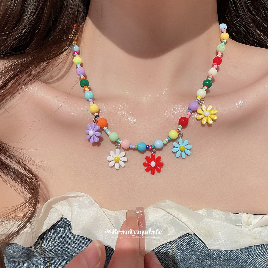 เดซี่ดอกไม้จี้สร้อยคอหวานที่มีสีสันลูกปัดฤดูร้อนผู้หญิงสร้อยคอ