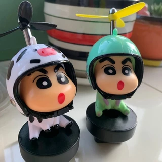 ฟิกเกอร์โมเดลหมวกกันน็อค ชินจัง แมลงปอ ไม้ไผ่ น่ารัก ของขวัญ สําหรับตกแต่งรถยนต์ รถจักรยานยนต์ไฟฟ้า