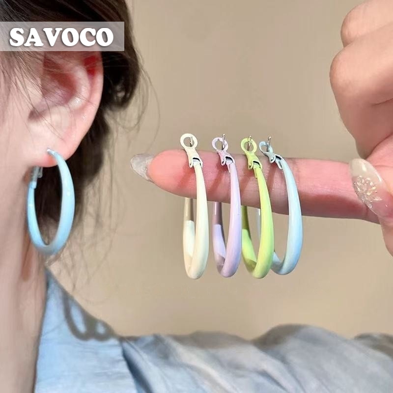 SAVOCO แฟชั่นฤดูใบไม้ผลิต่างหูห่วงสีสันสดใสบุคลิกภาพวันหยุดต่างหูสีบริสุทธิ์ SE238
