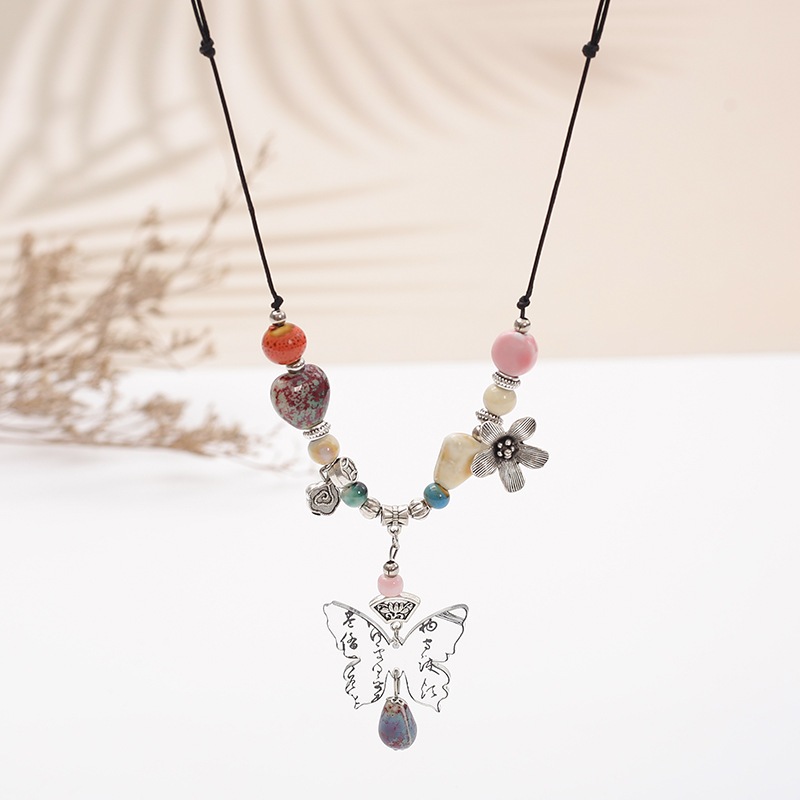 สไตล์ชาติพันธุ์เชือกถักผีเสื้อพู่สร้อยคอวินเทจรักลูกปัดเซรามิกสร้อยคอกระดูกไหปลาร้าโซ่