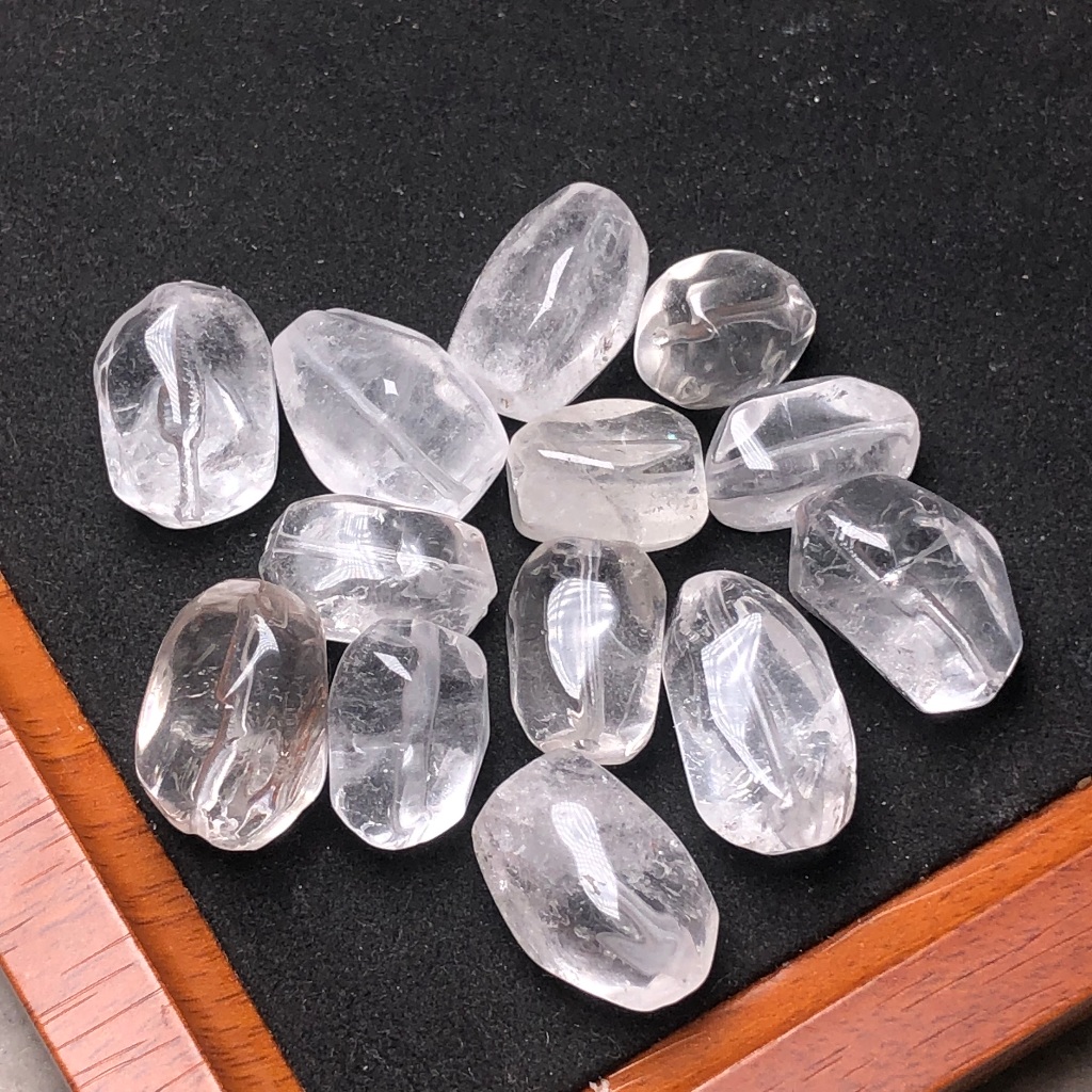 3 ชิ้น Natural Clear Quartz Faceted Freeform Perforated Charm - Clear Stream Radiance