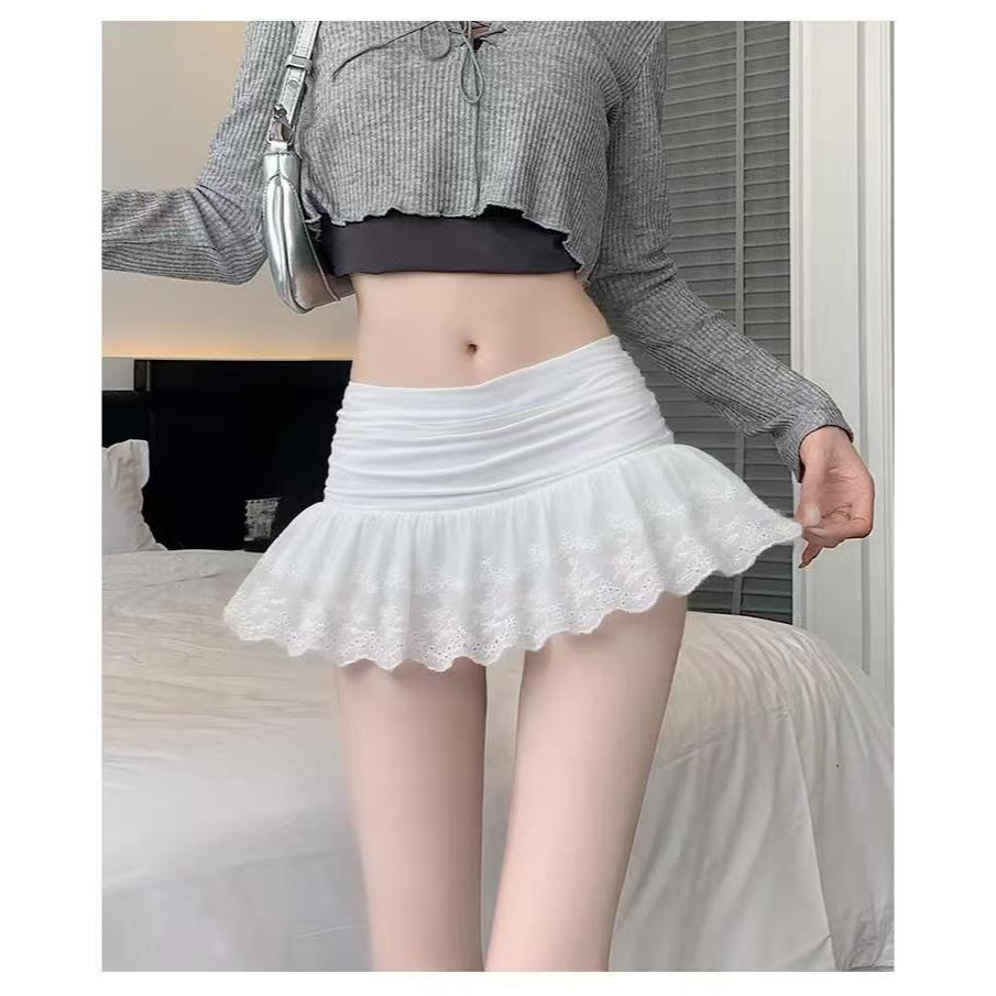 ส่งไวจากไทย   กระโปรงสั้นลูกไม้ ผ้าคอตตอนสีขาว มีซับใน ชายระบายสวย เอวยางยืด สไตล์เกาหลีเซ็กซี่
